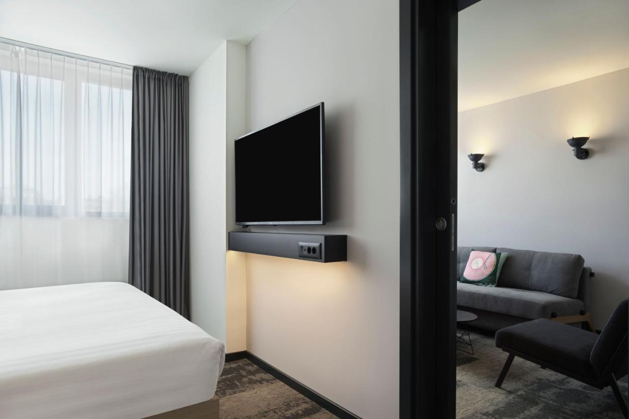 Moxy Belgrade Hotel Exterior foto